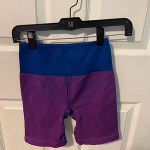 Fabletics purple and blue ribbed bike short
